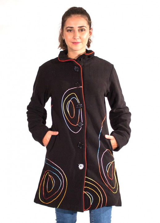 Palton negru cu spirale stilizate
